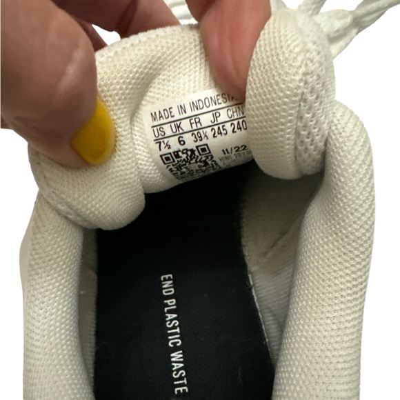 Woman’s ☁️ foam Adidas sneakers 👟 sz 7 1/2 ✨ - Picture 9 of 10
